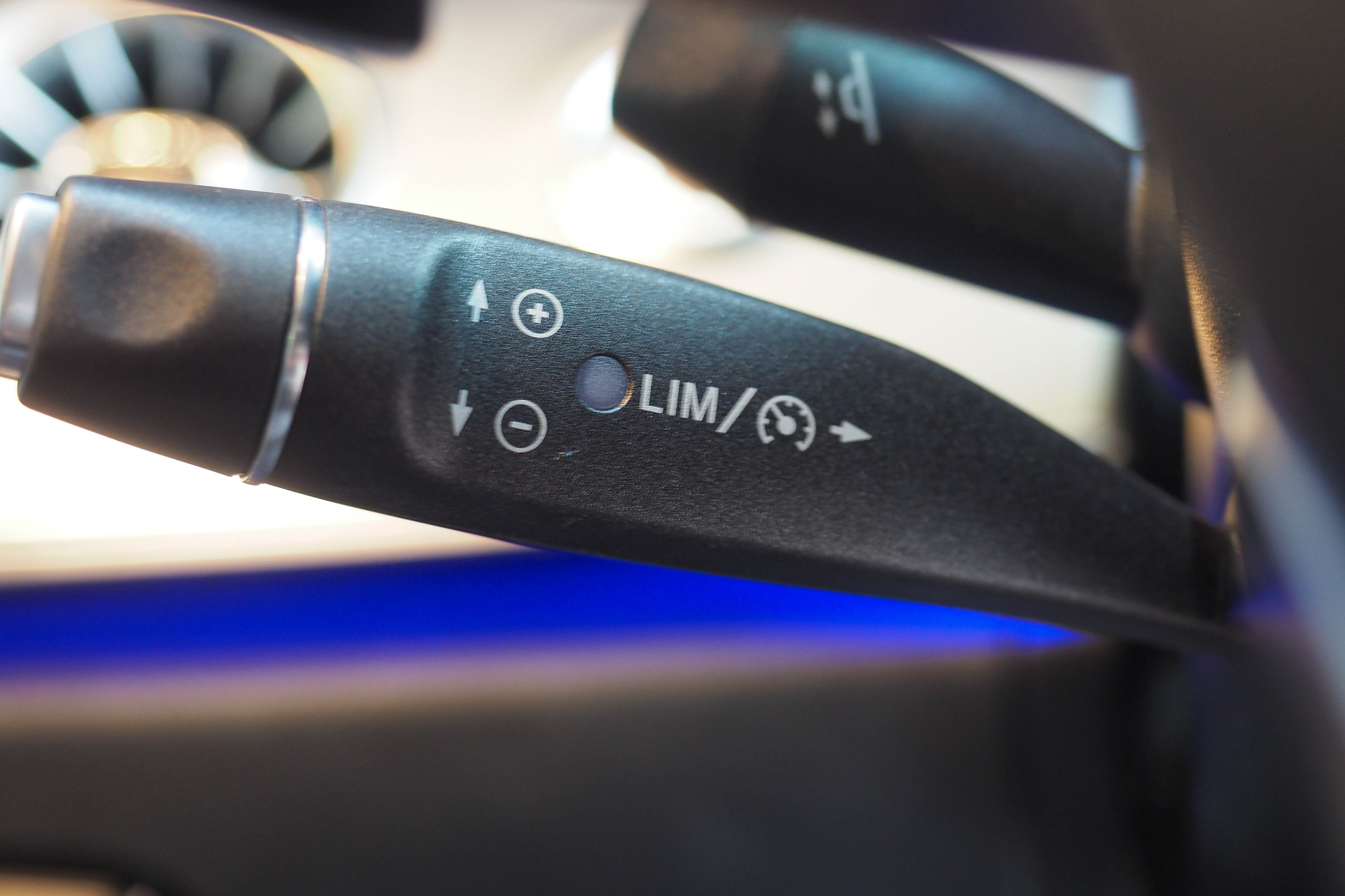 จองแล้ว E200 Coupe AMG Dynamic W238