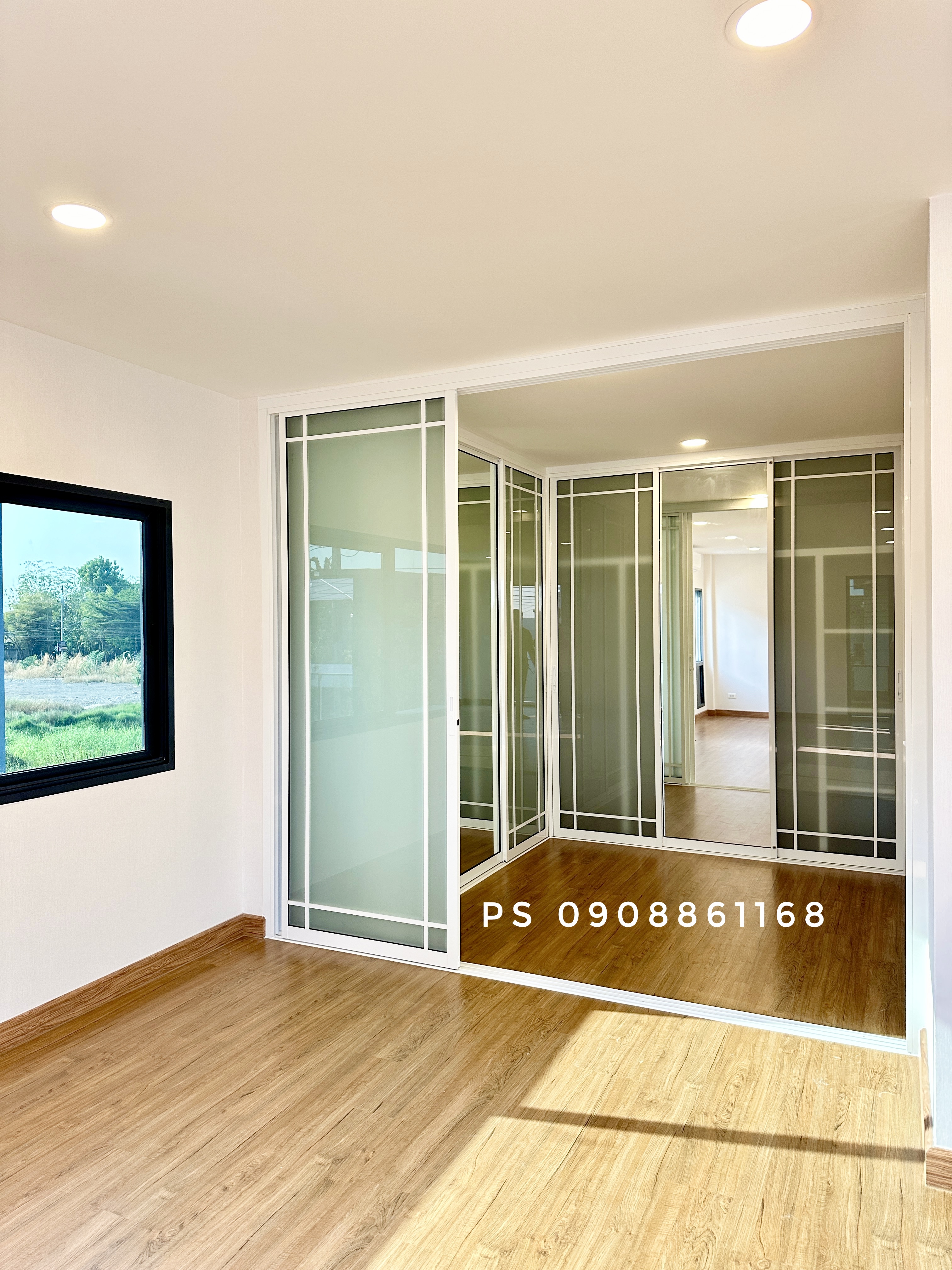 กั้นห้องwalkinclosetพร้อมบิ้วอินตู้เสื้อผ้าเข้ามุมอลูมิเนียมสีขาวกระจกฝ้าคาดลายลูกฟัก