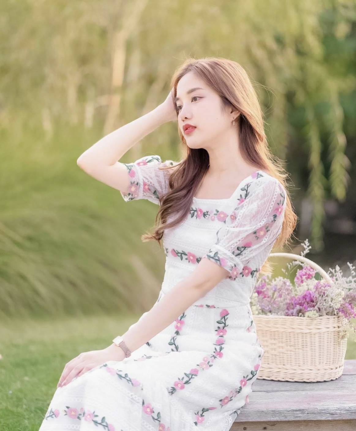 แม็กซี่เดรสลูกไม้ปักลายดอกไม้