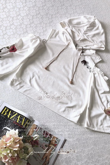 เสื้อเนื้อผ้าโฟรเวย์โทนสีขาวออฟไวท์