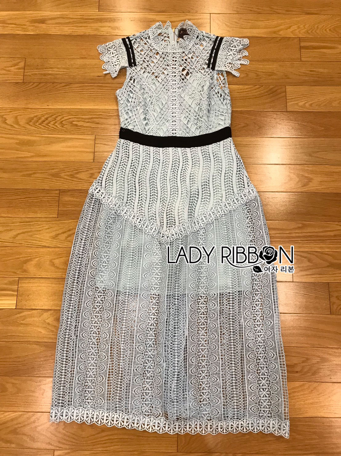 Lace Mini Dress เดรสยาวผ้าลูกไม้สีฟ้าอ่อนตัดต่อลาย