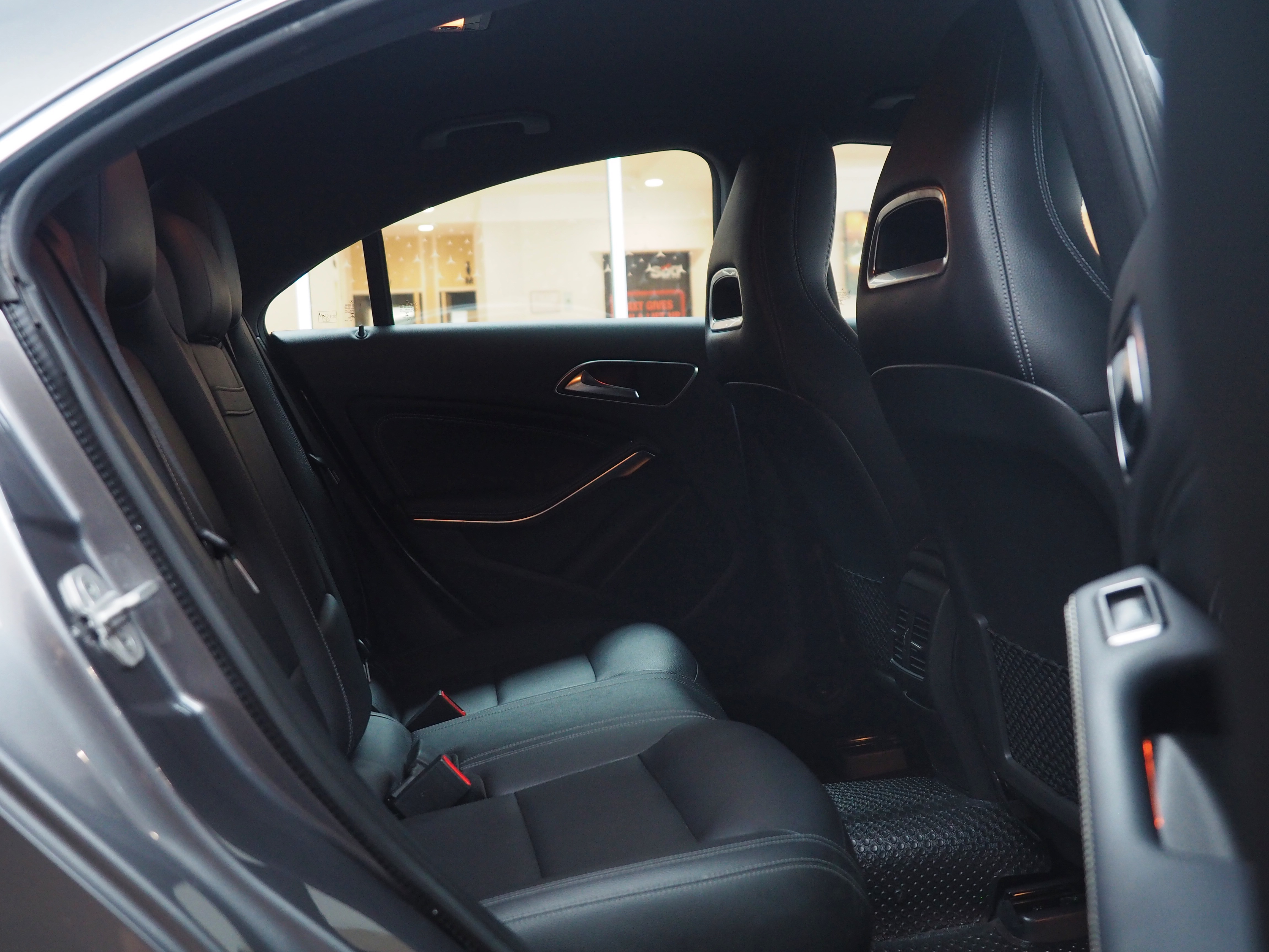 จองแล้ว CLA200 Urban W117