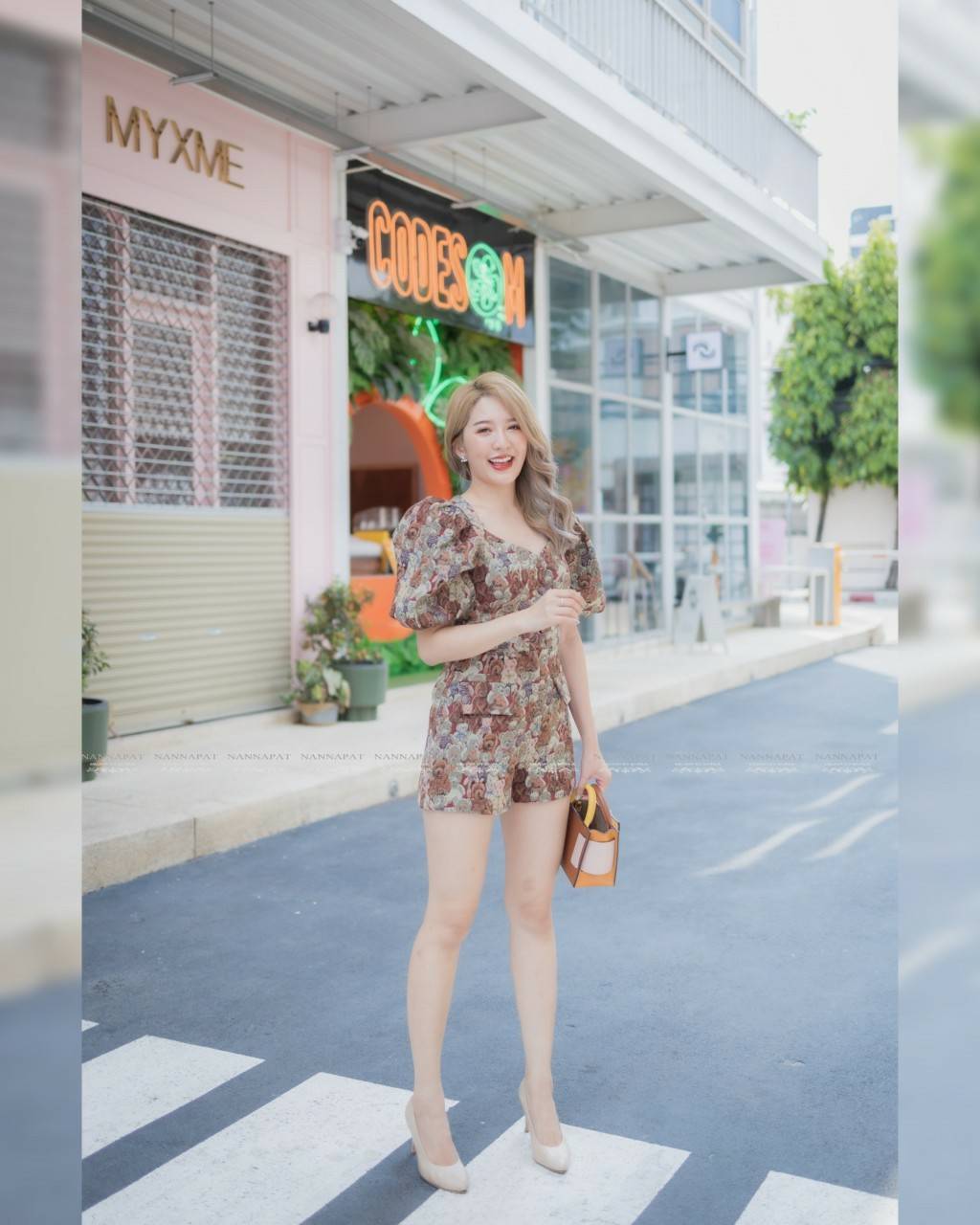 เเพลสูทงานกระดุมหน้า แขนตู้มๆ