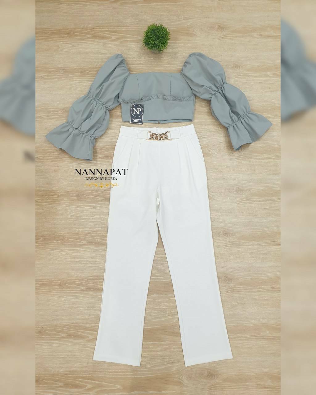 เสื้อคร็อปแขนยาวเข้ารูป