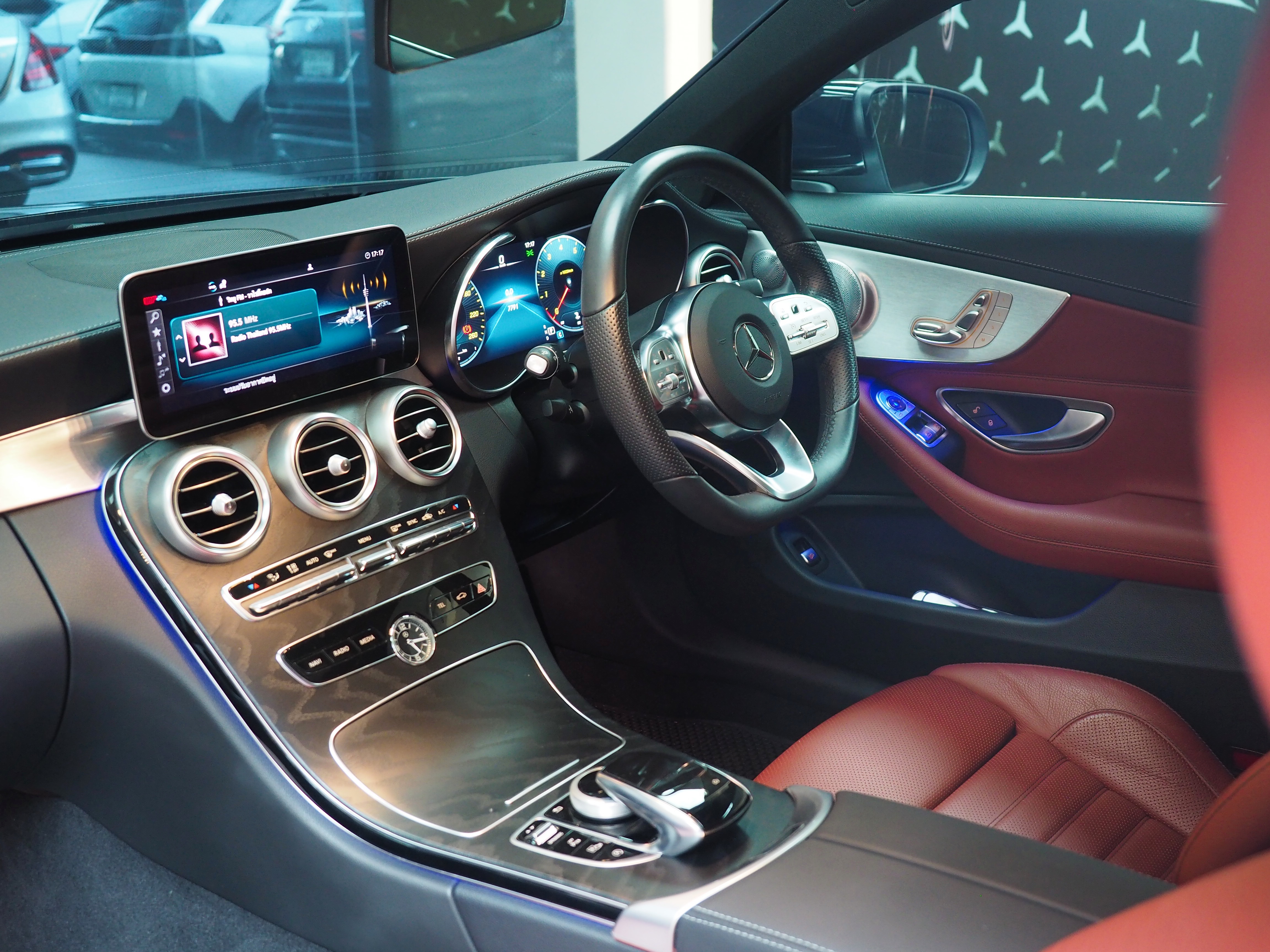 จองแล้ว C200 Coupe AMG W205