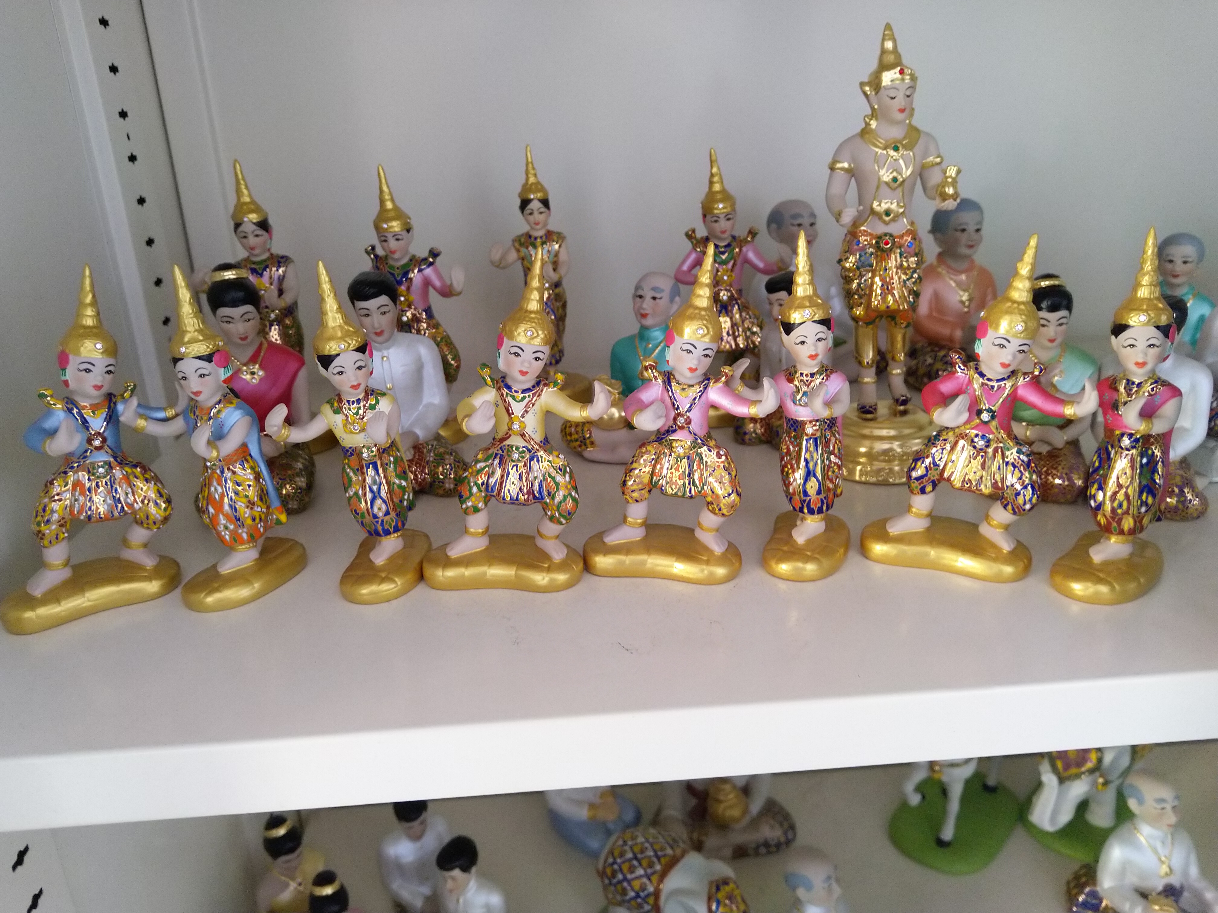 ตุ๊กตาละครรำคู่ละ