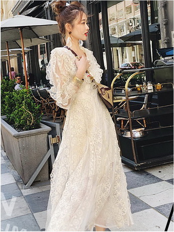 Maxi Dress เดรสยาวผ้าลูกไม้สีครีม