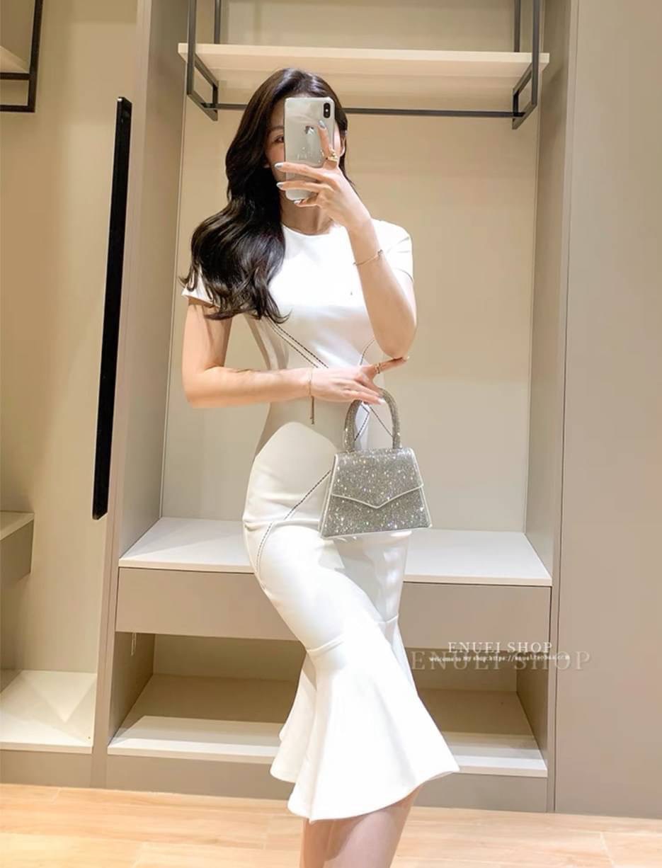 เดรสผ้ายืดเนื้อดีโทนสีพื้นขาว