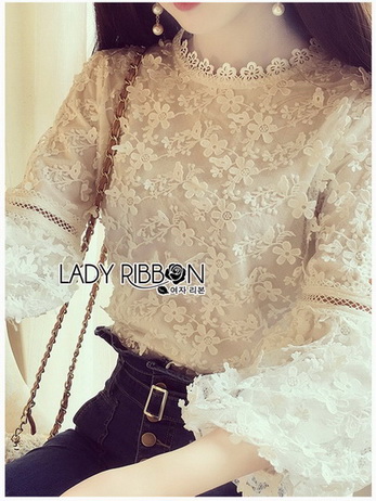 Lace Blouse เสื้อแขนยาวผ้าลูกไม้ลายดอกไม้สไตล์วินเทจ