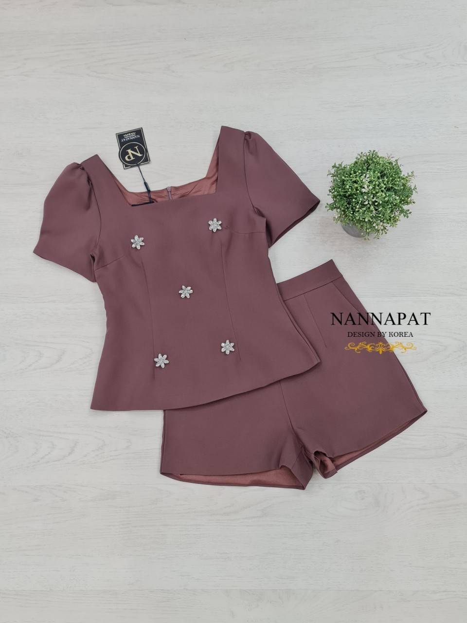 เสื้อซิปหลัง มีฟองน้ำอก แต่งเพชร