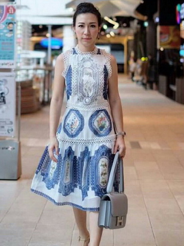 เดรสผ้าเครปพิมพ์ลายตกแต่งลูกไม้