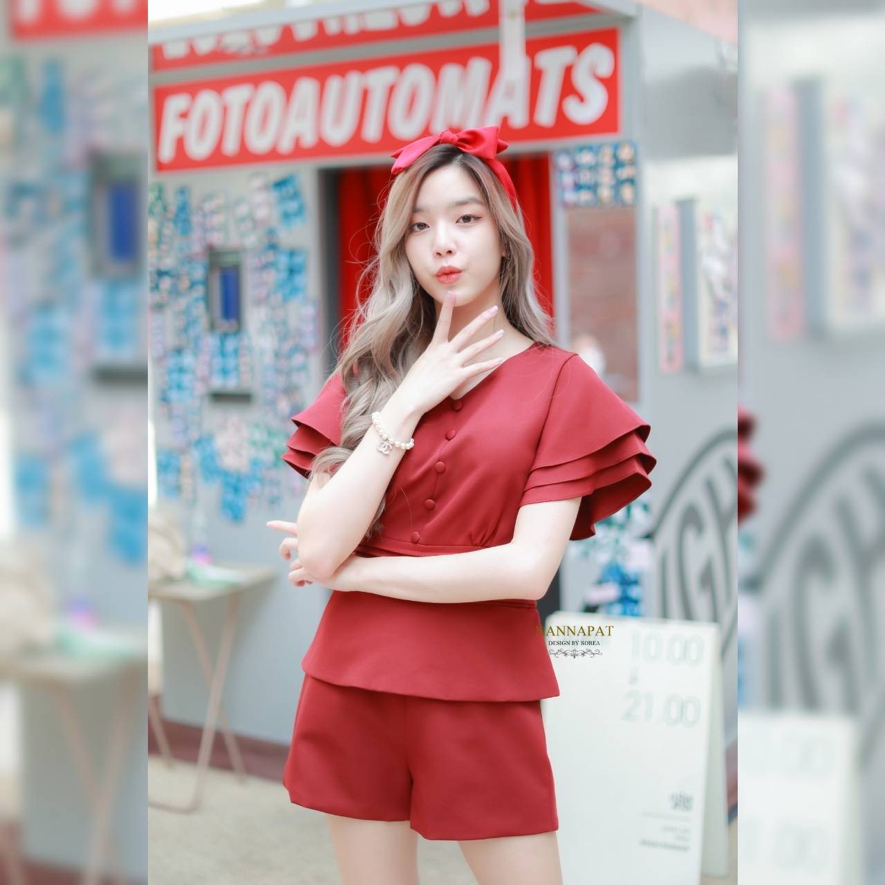 เสื้อซิปหลัง แต่งกระดุม มีฟองน้ำอก