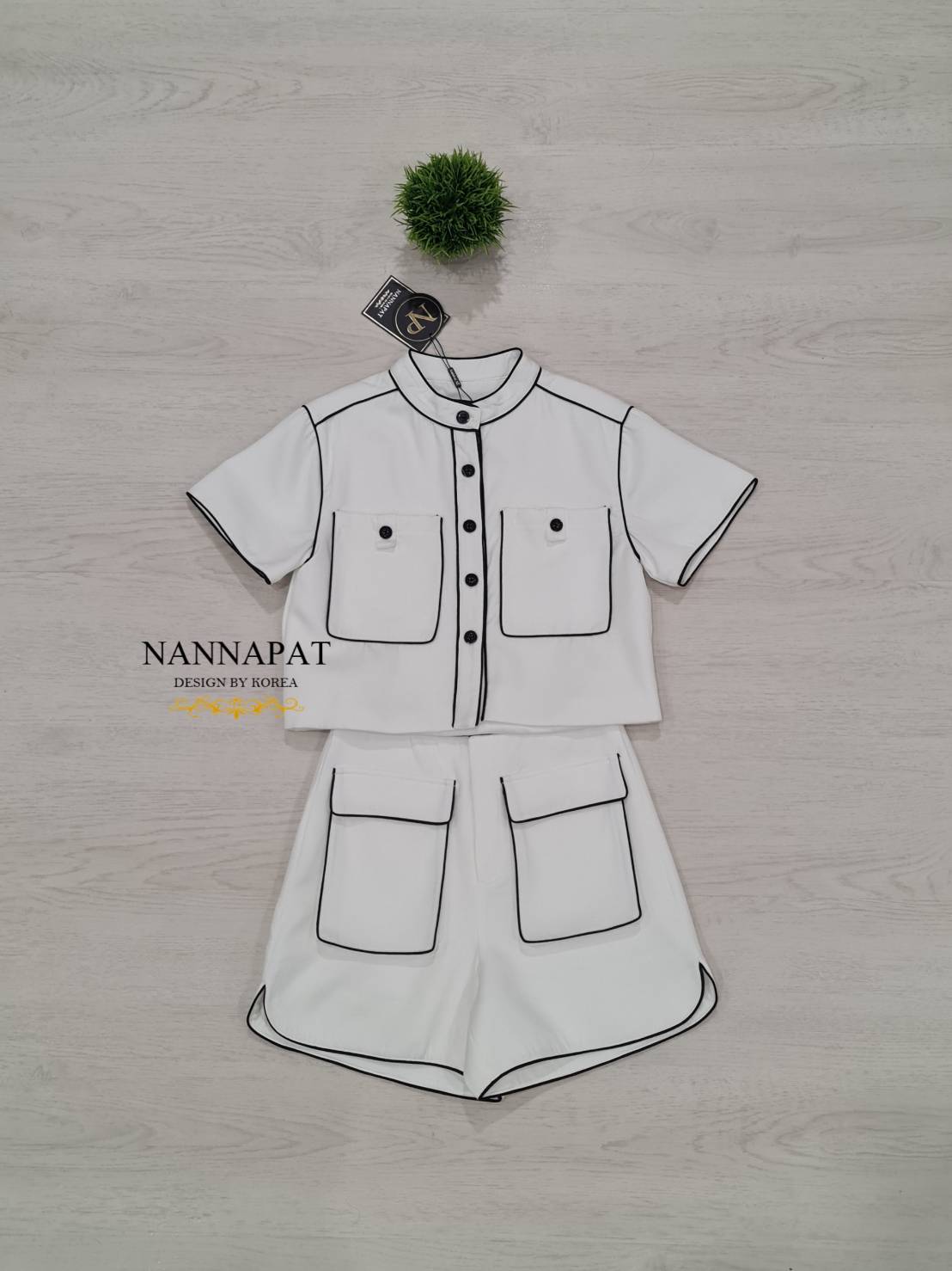 เสื้อกระดุมหน้า กระเป๋าคู่ กางเกงทรงน่ารัก