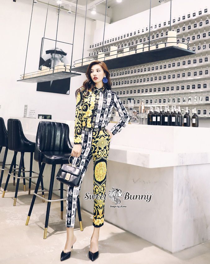 เสื้อเชิ้ต ปกปักเพชร และหมุดแหลมสีทอง