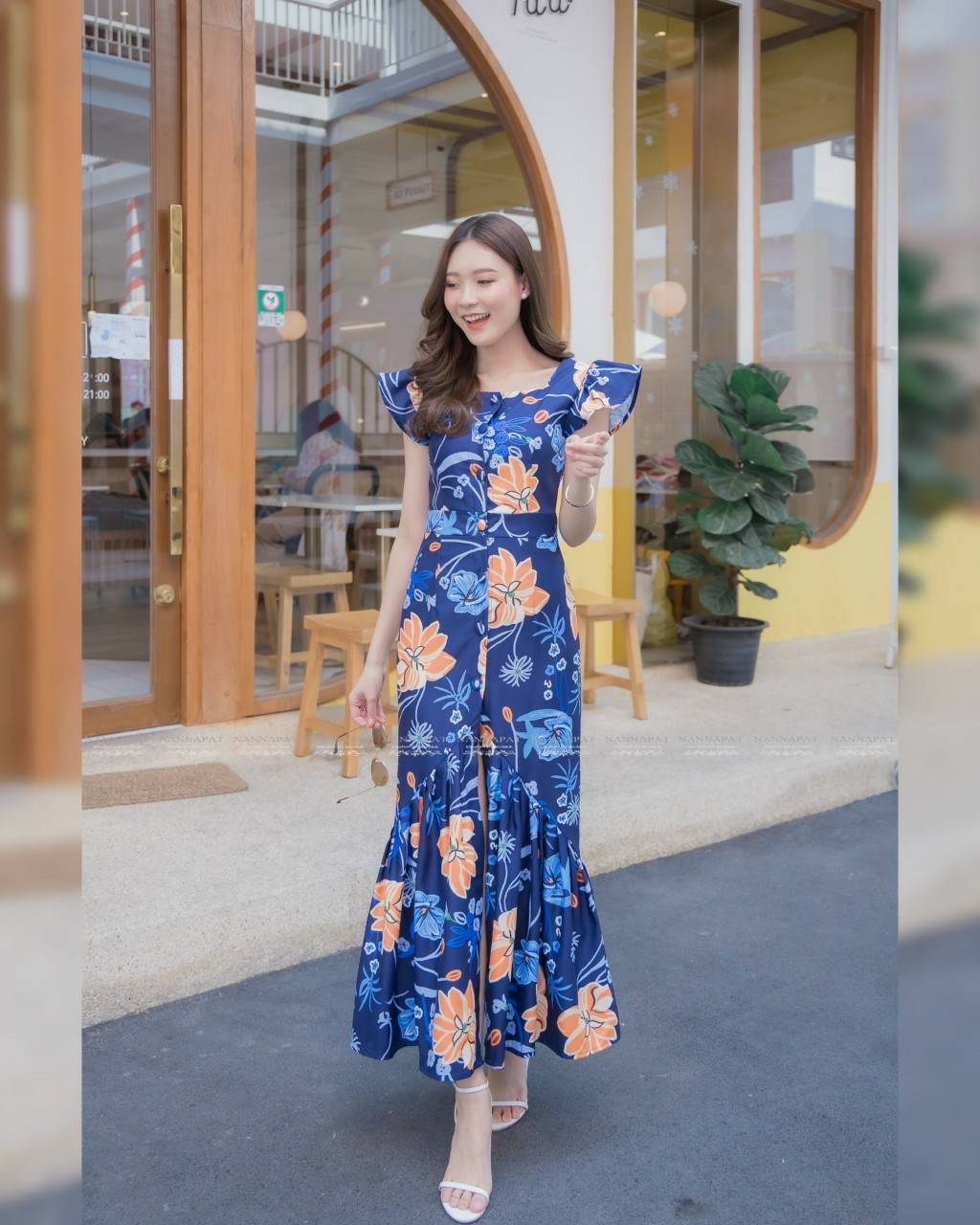 เดรสยาวกระดุมหน้าเข้ารูปทรงสวย
