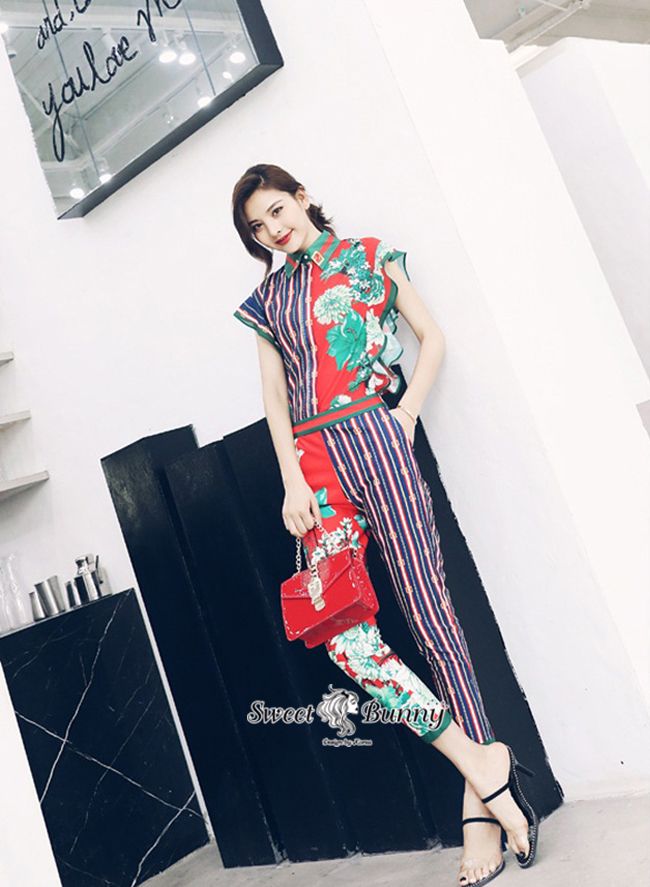 เสื้อเชิ้ตแขนกุดเย็บระบายจับจีบนชรอบวงแขน