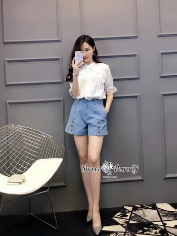 เซ็ทเสื้อกางเกงยีนส์ขาสั้นเกาหลีเสื้อผ้าชีฟองสีขาว