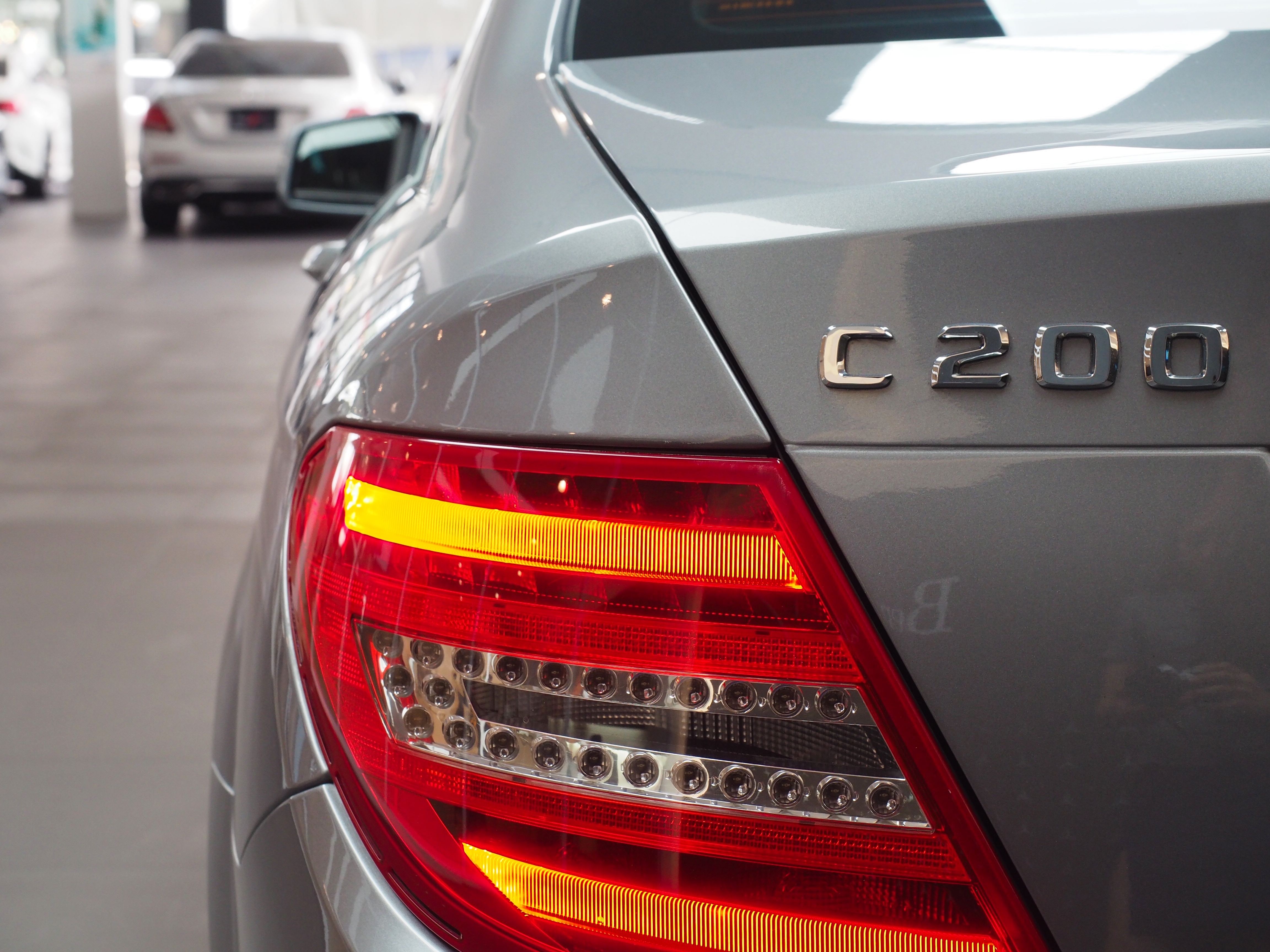 จองแล้ว C200 CGI W204