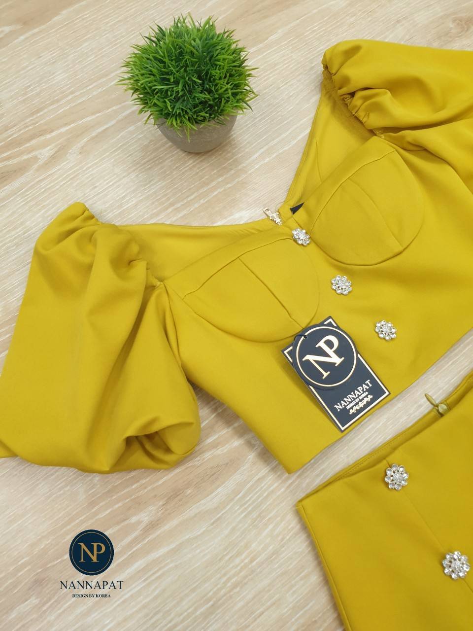 เสื้อคร็อปซิปหลังแขนตุ๊กตาสีเหลือง
