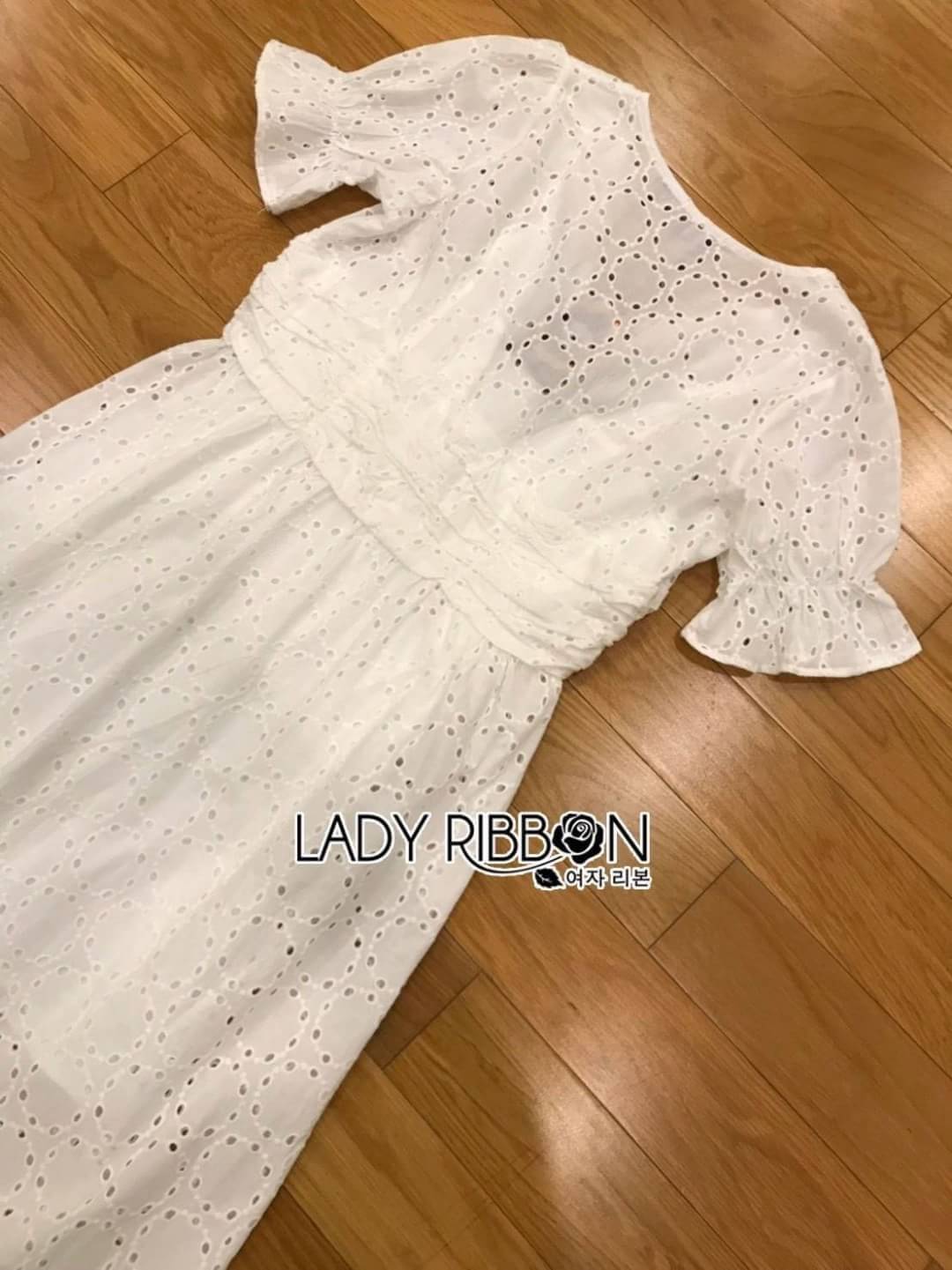 เดรสคอตตอนลูกไม้ฉลุลูกไม้สีขาวสไตล์ลำลอง