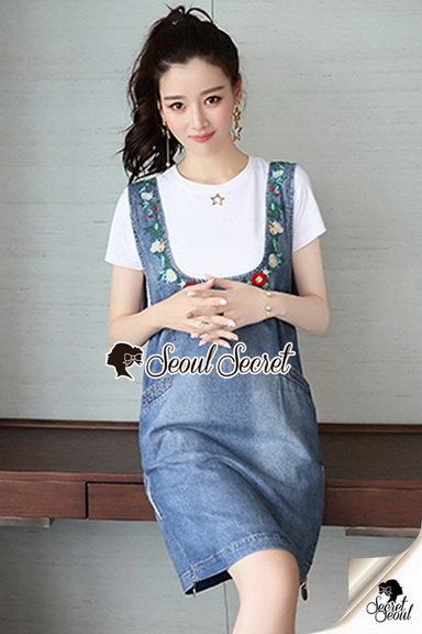 เสื้อสีขาวพร้อมเอี๊ยมกระโปรงสียีนส์
