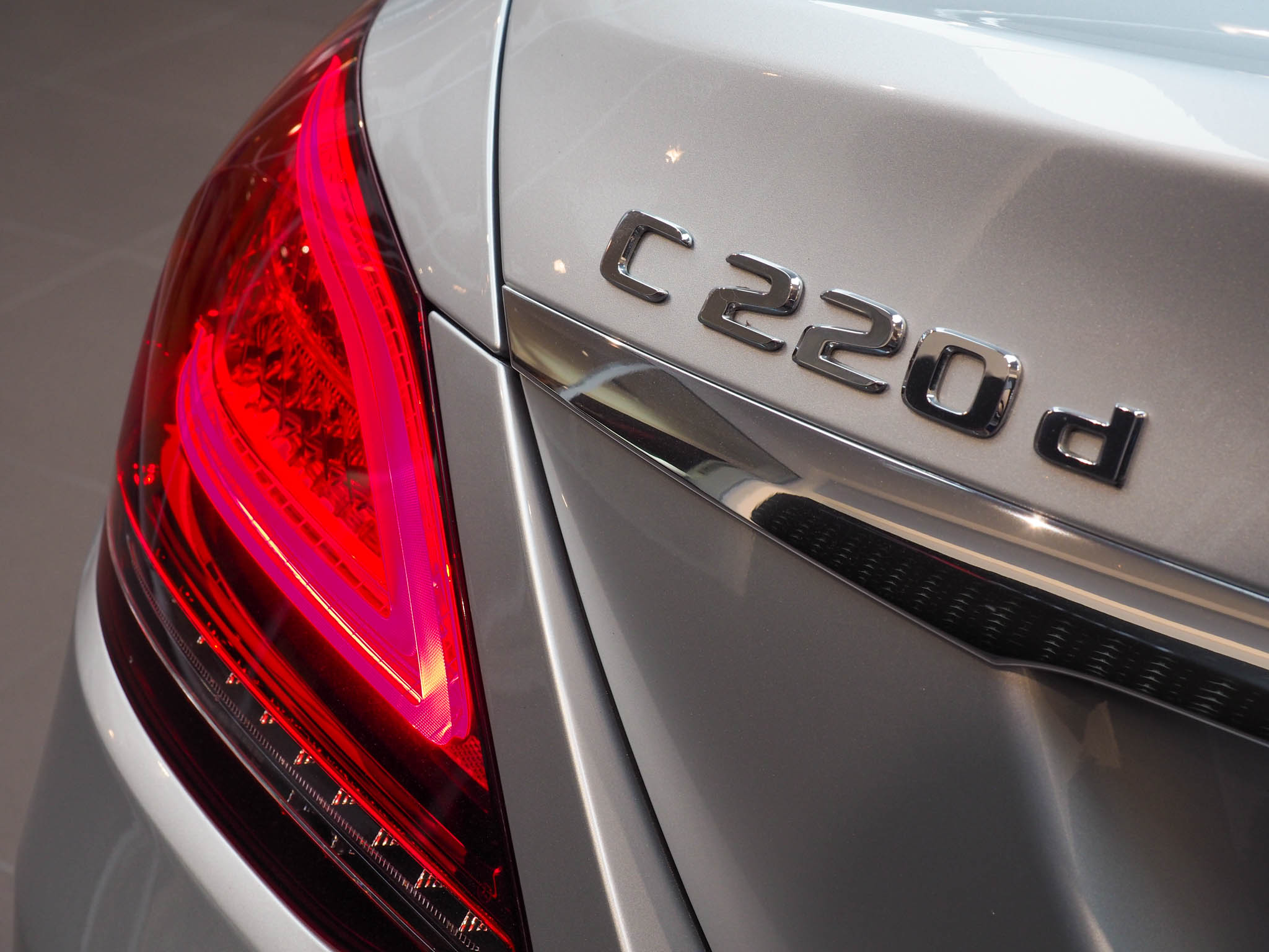 จองแล้ว C220d Avantgarde W205