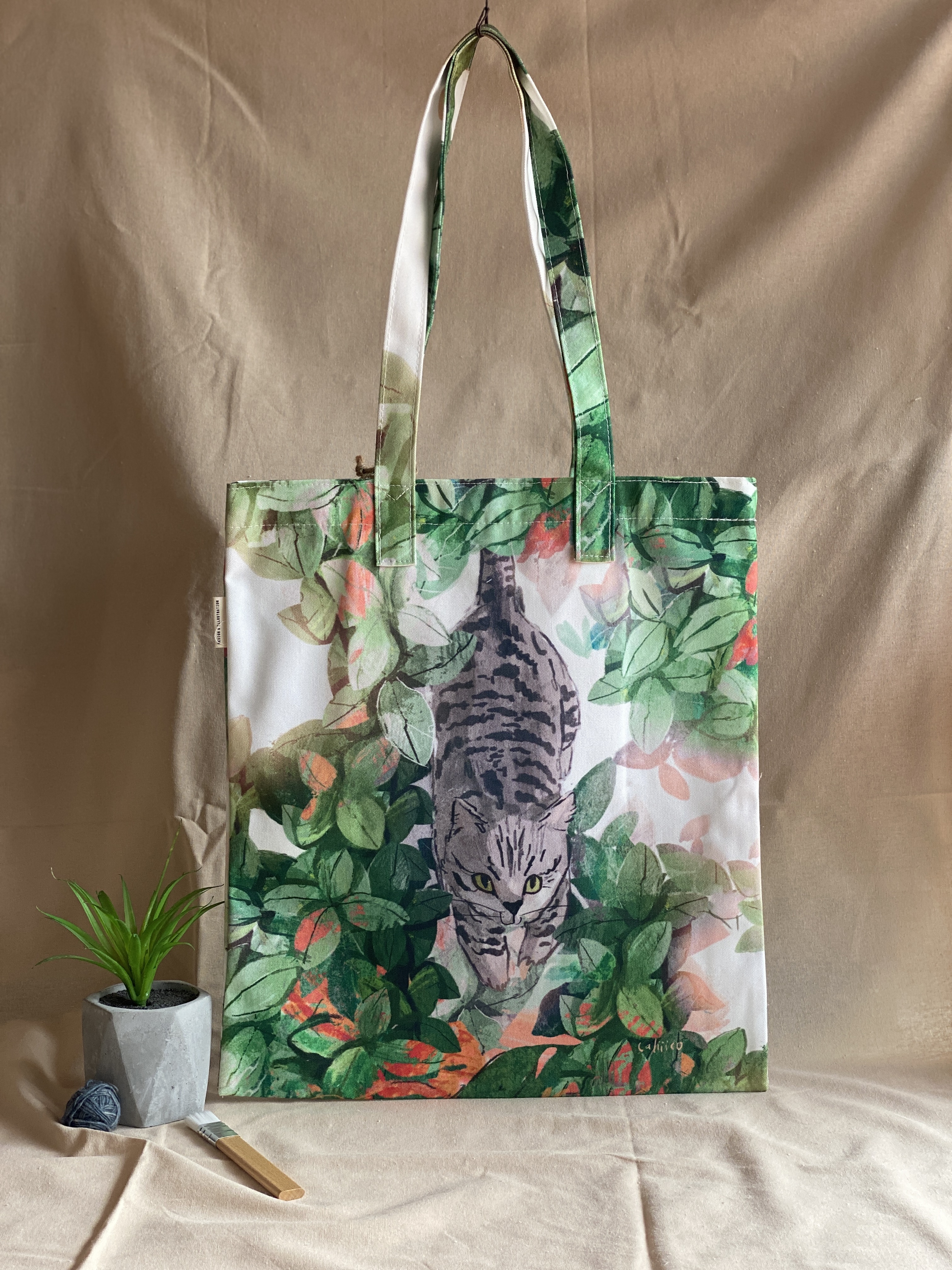 กระเป๋าลายแมวสลิดพงไพร Tote cat