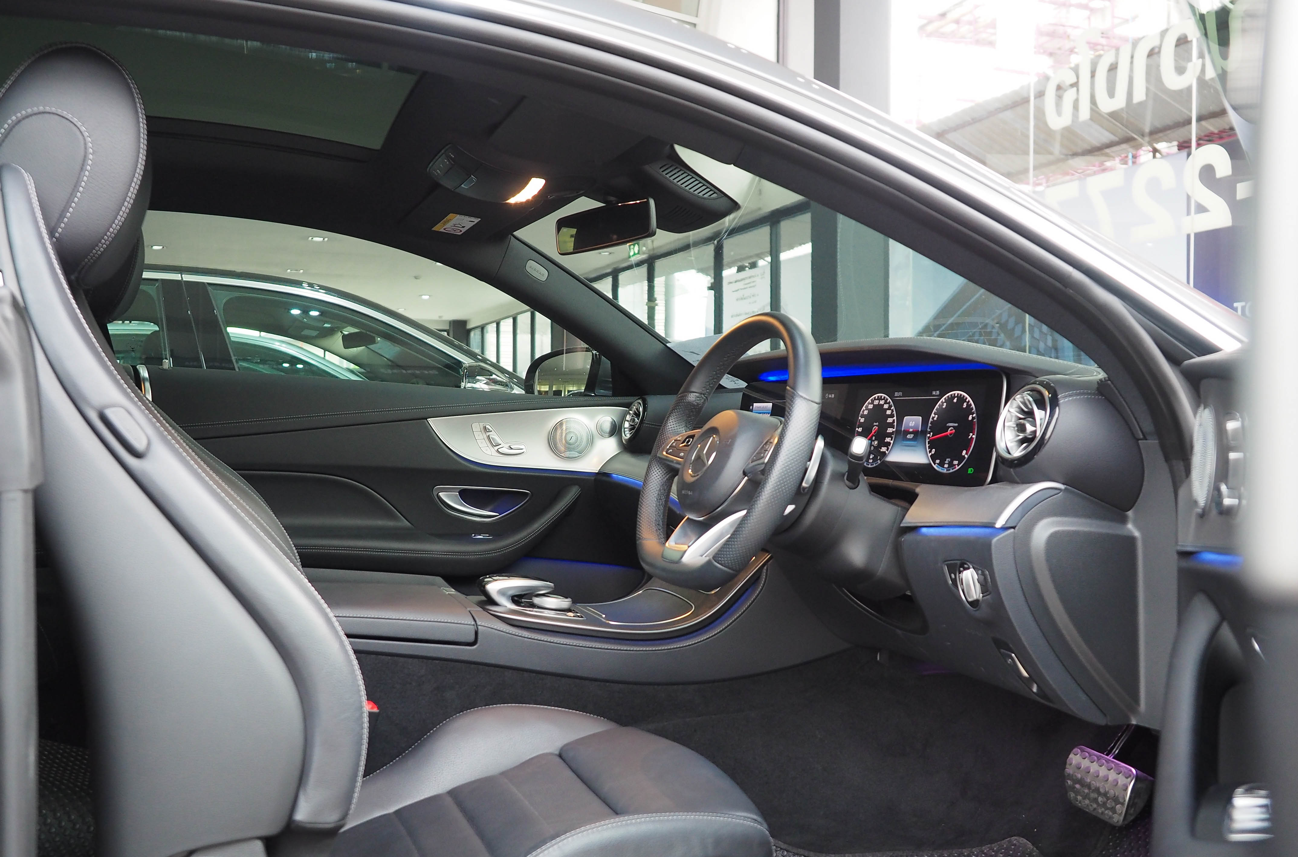 จองแล้ว E200 Coupe AMG Dynamic W238