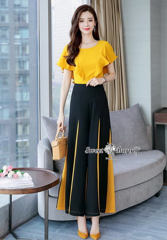 เสื้อผ้าสีเหลืองสวย คอกลมแขนระบายทรงสวย