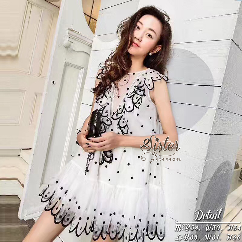 White Lady Cuties & Simple Dress