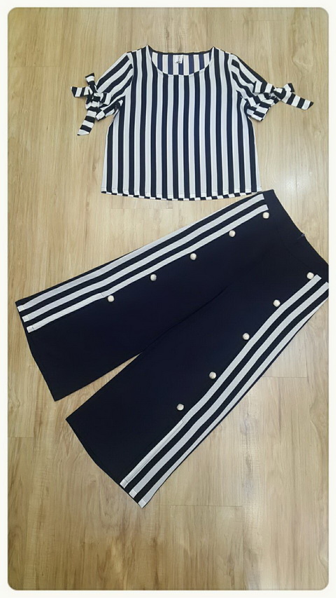 เสื้อกางเกงผ้าพิมพ์ลายทางริ้วขาวกรม เสื้อคอกลมแขนสั้น