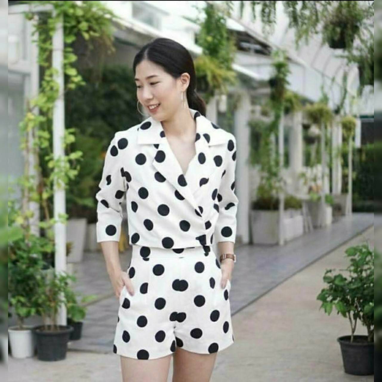 เดรสลายจุดเล่นกระดุมหน้าไข่มุก