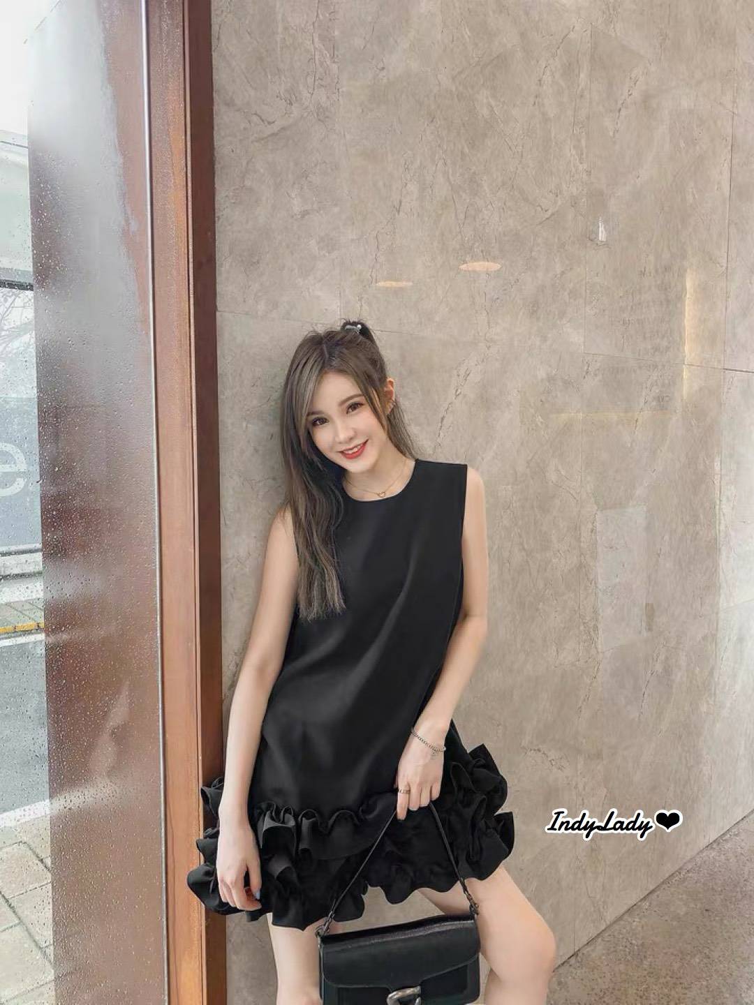มินิเดรสแขนกุด ชายต่อระบายเป็นชั้นๆ