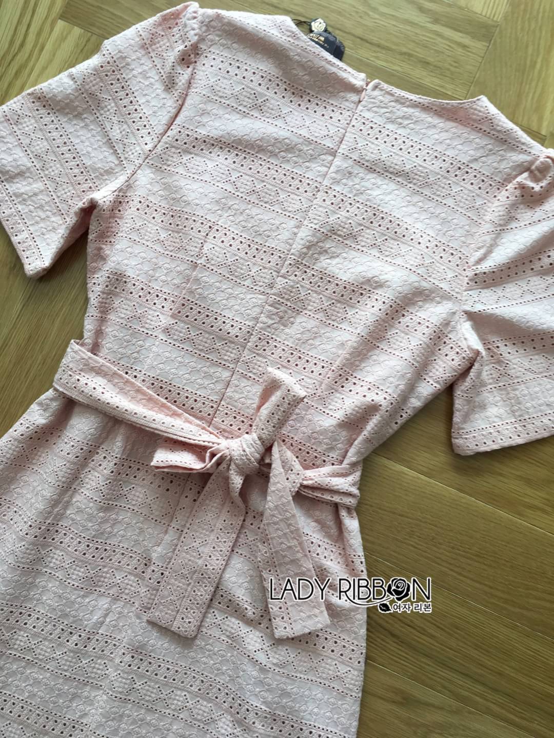 ชุดเดรสผ้าคอตตอนสีชมพูอ่อน