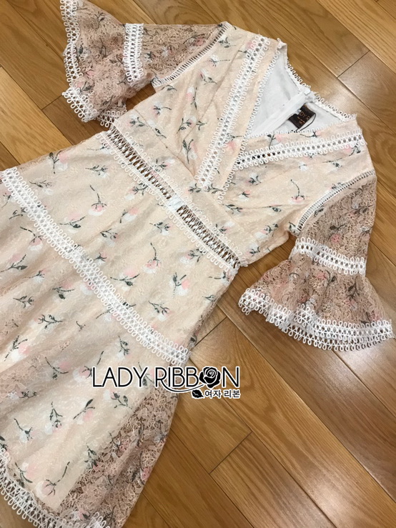 เดรสสั้นผ้าลูกไม้ทอลายดอกไม้สีครีมสุดหวาน