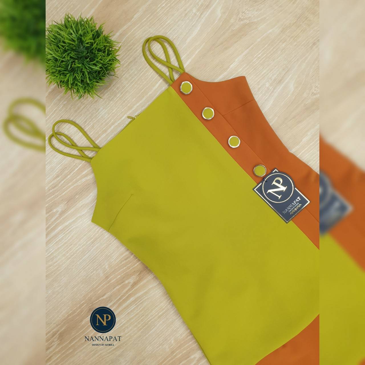 เสื้อทูโทน ซิปหลัง แต่งกระดุมเก๋ๆ