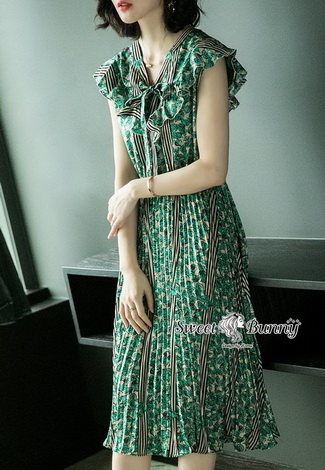 ชุดเดรสเกาหลีผ้าเนื้อดีนุ่มมีน้ำหนัก ผ้าพื้นสีครีม