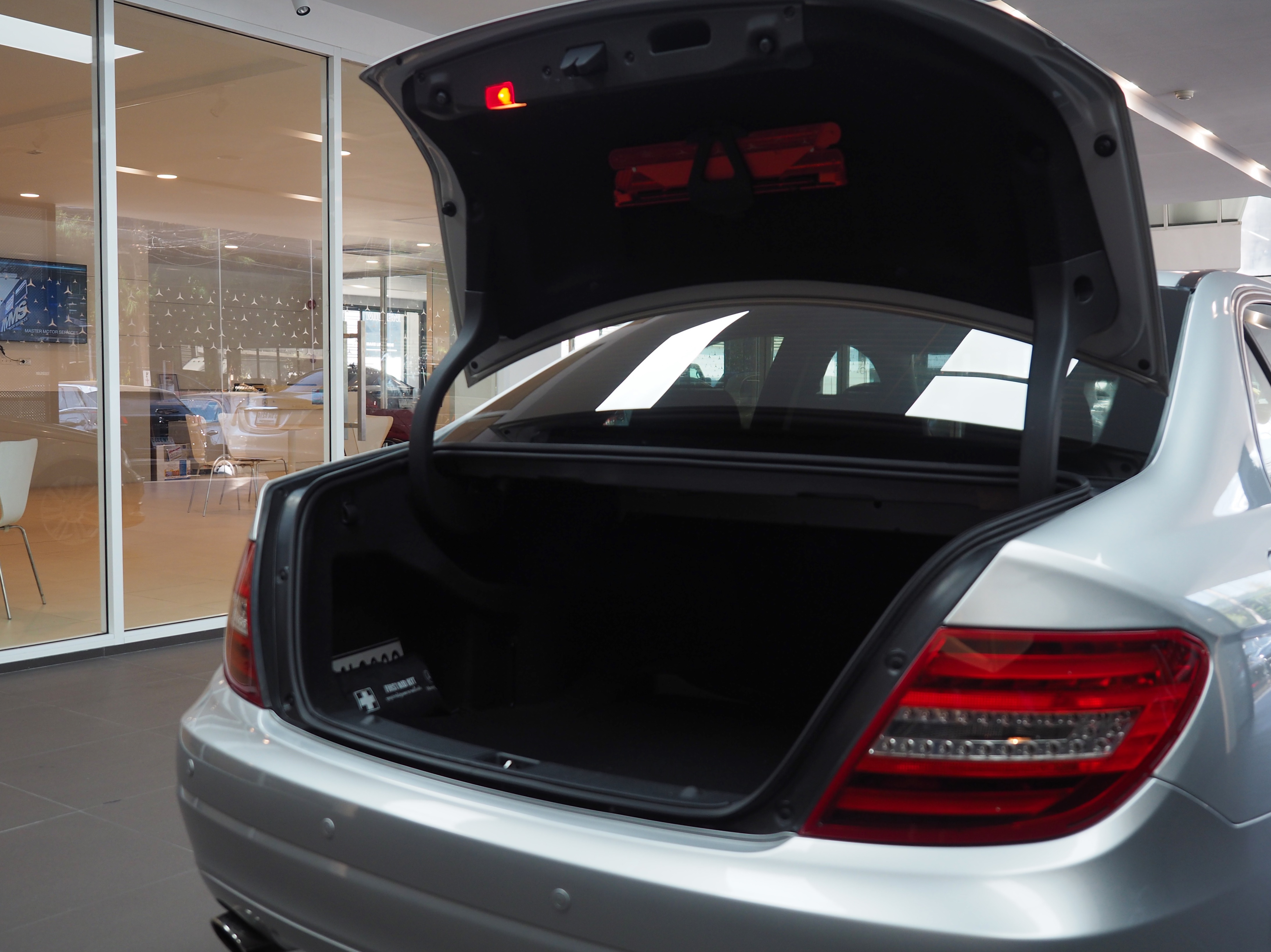 จองแล้ว C200 CGI Style W204