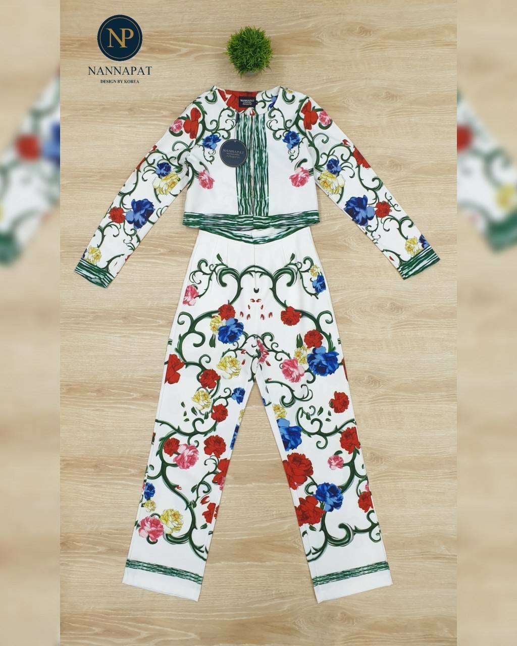 เสื้อคลุมมีตะขอหน้ากางเกงขายาว