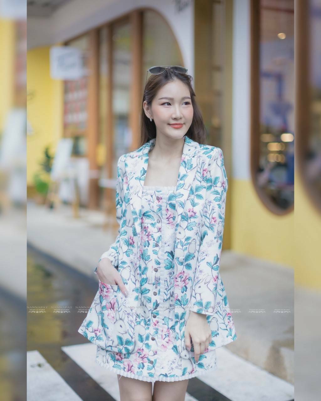 เสื้อสูทคลุมแขนยาวมีกระเป๋าสองข้าง