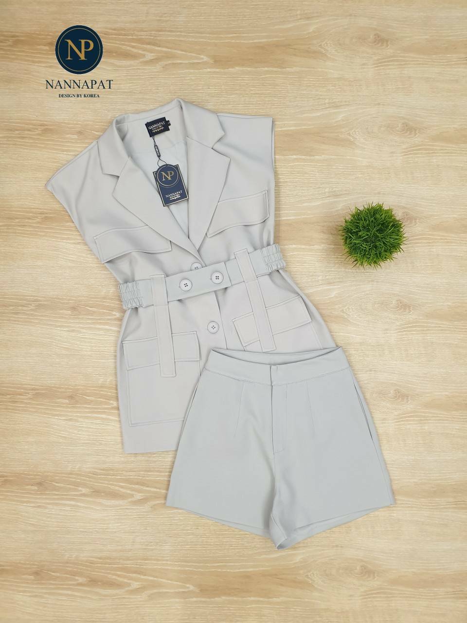 เสื้อคอปกแขนกุด กระดุมหน้า