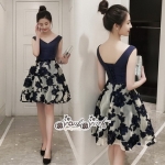 เดรสลุคสาว Fashionista เป็นเดรสทรงแขนกุดคอวี