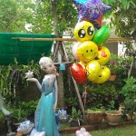 ตัวอย่างช่อลูกโป่งเอลซ่าขนาดจัมโบ้ และช่อลูกโป่งหน้ายิ้ม