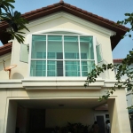 งานติดตั้งกระจกอลูมิเนียมโครงสกายลาย ชั้น2 หมู่บ้านแกรนด์คาแนล แจ้งวัฒนะ นนทบุรี