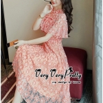 ทรงเดรสคอกลมเย็บระบายคลื่นเพิ่มดีเทลความสวย