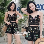 เนื้อผ้าคอตตอนเป็นผ้าเรียบๆโทนสีดำ