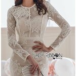 เดรสลูกไม้สีครีมแขนยาว