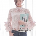 เสื้อเนื้อผ้าลูกไม้ทรงคอตั้งแต่งริบบิ้นโบว์ที่คอ