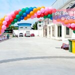 ซุ้มโค้งลูกโป่งลายเกลียว งานเปิดร้าน Balloons colum