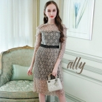 เดรสลูกไม้อย่างดี แต่งพลีทกระโปรง